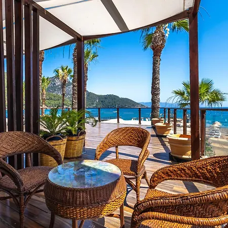 Hotel Ekincik منتجع 2*