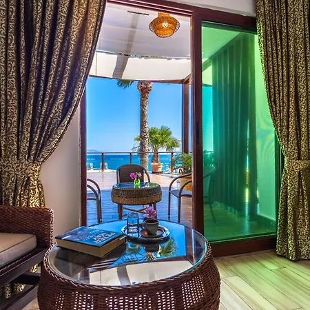 Hotel Ekincik منتجع إيكنجيك