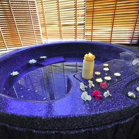 Hotel Ekincik منتجع 2*