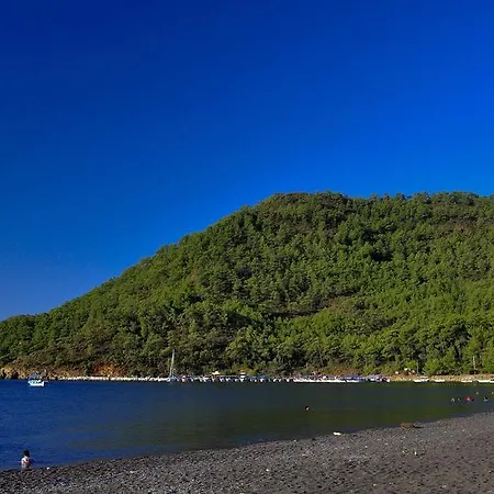 Hotel Ekincik منتجع إيكنجيك